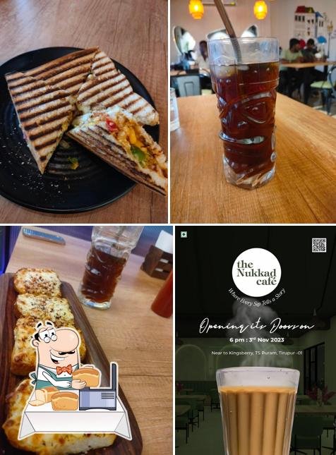 Garlic bread at The Nukkad Cafe