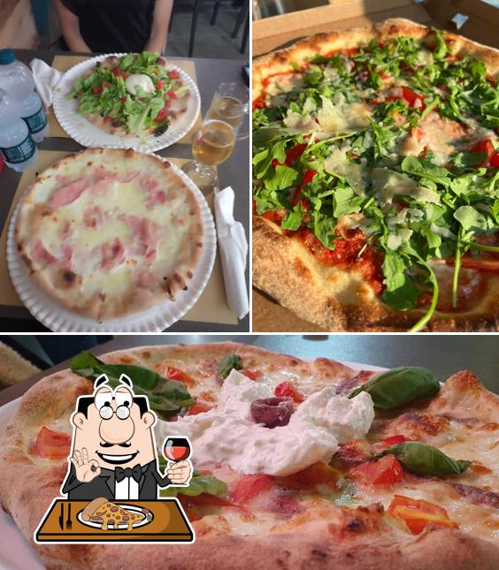 Scegli tra le svariate varianti di pizza