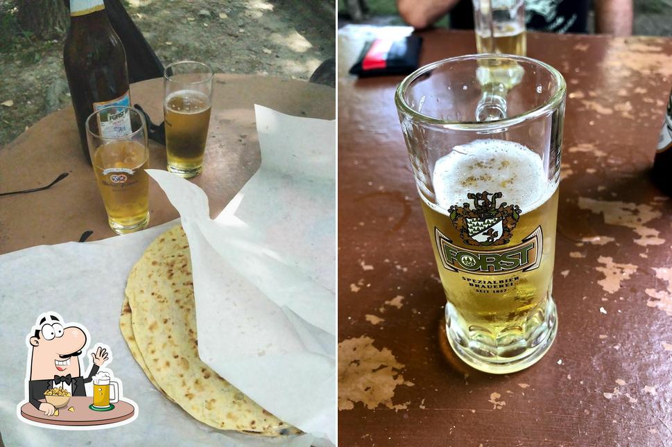 Puoi prenderti un rinfrescante bicchiere di birra chiara o scura