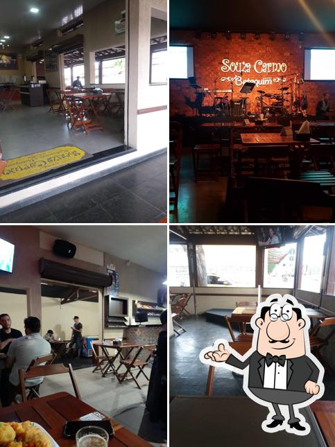O interior do Souza Carmo Restaurante e Botequim