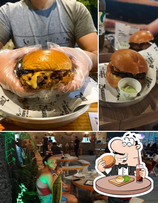 Delicie-se com um hambúrguer no 75 Burguer