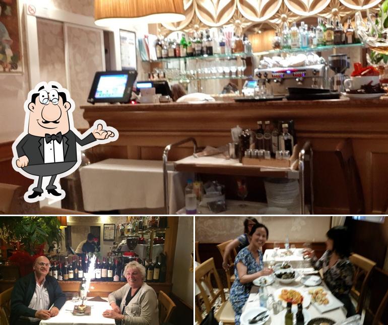 La foto di interni e tavolo da pranzo da Ristorante Pizzeria Nuova Valigia