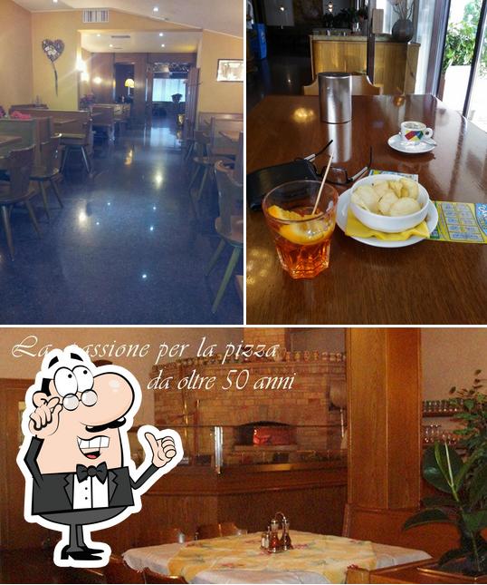 Gli interni di La Sconta Bar Pizzeria