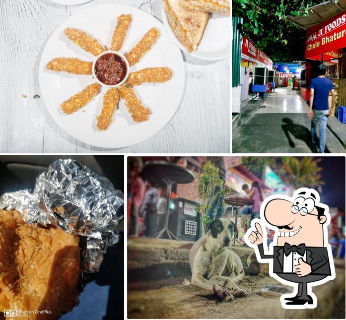 Look at the photo of Bhai ji shawarma