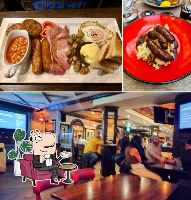 Siediti a un tavolo di McCarthy's Irish Pub