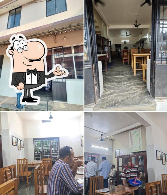 The interior of SREEDHARETTANTE PUTTU KADA