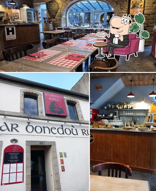 Découvrez l'intérieur de Les Bonnets Rouges - Ar Bonedoù Ruz