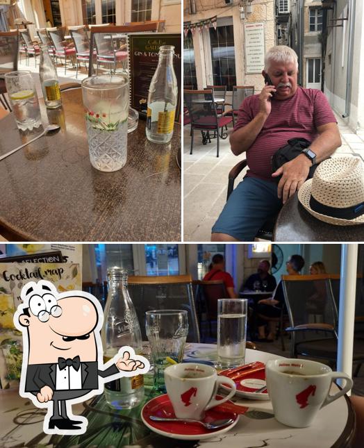 Gli interni di Cafe "Gallery"