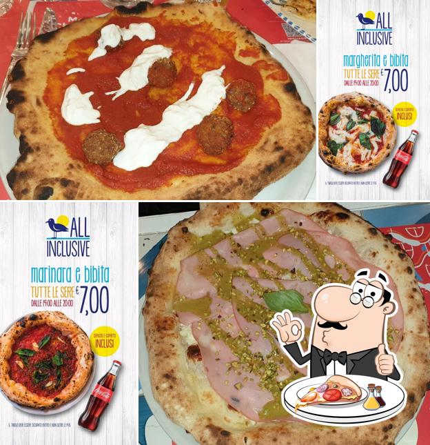 A Capri Blu Pizzeria & Bistrot - Torre Annunziata, puoi goderti una bella pizza