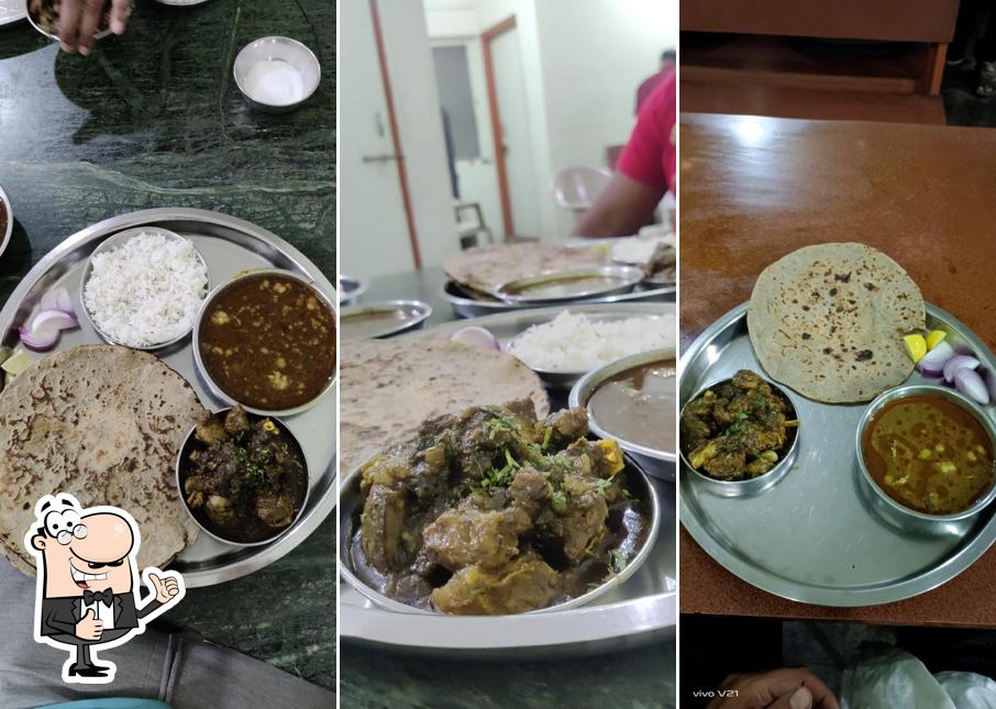 Look at this picture of Durga Khanawal (दुर्गा खानावळ-मटण थाळी)