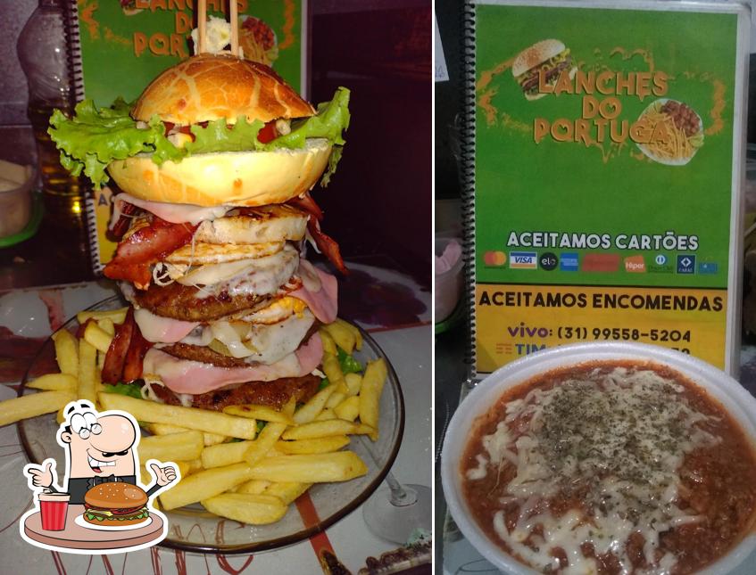 Experimente um dos hambúrgueres oferecidos no Lanches do Portuga