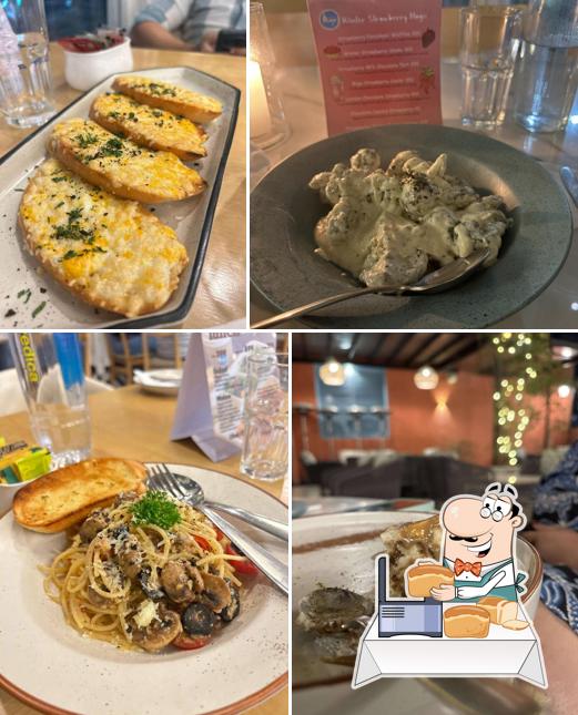 Garlic bread at House of Migo