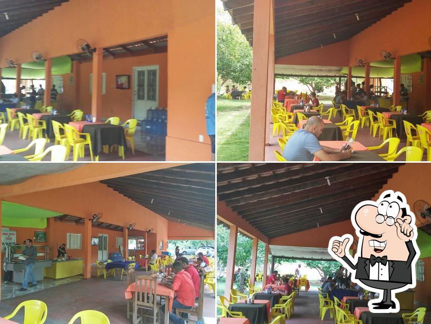 O interior do Restaurante Caminho das Águas