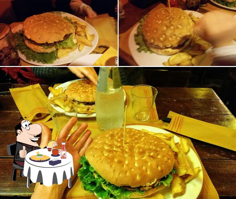 Concediti un bell'hamburger a Momi's Pub