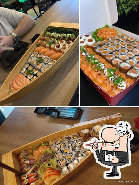 Rolos de sushi são disponibilizados no Sushi Mori