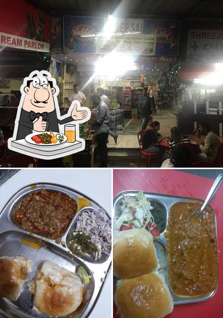 Among various things one can find food and interior at Shree Sairam Pavbhaji Centre