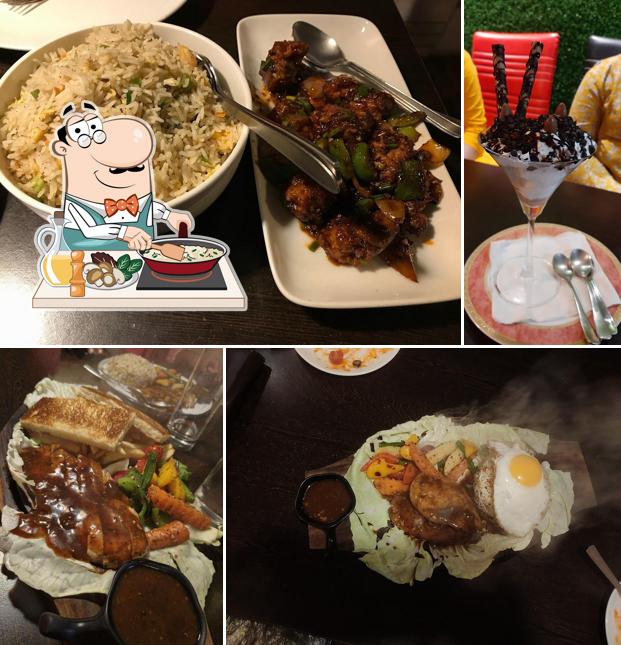 Fried rice at Dips & Toppings