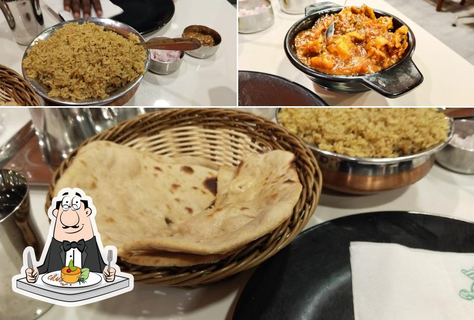 Meals at Madurai Kannappar Mess, Urapakkam