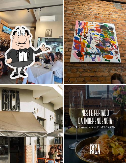 Sente em uma das mesas no Cozinha do Rica