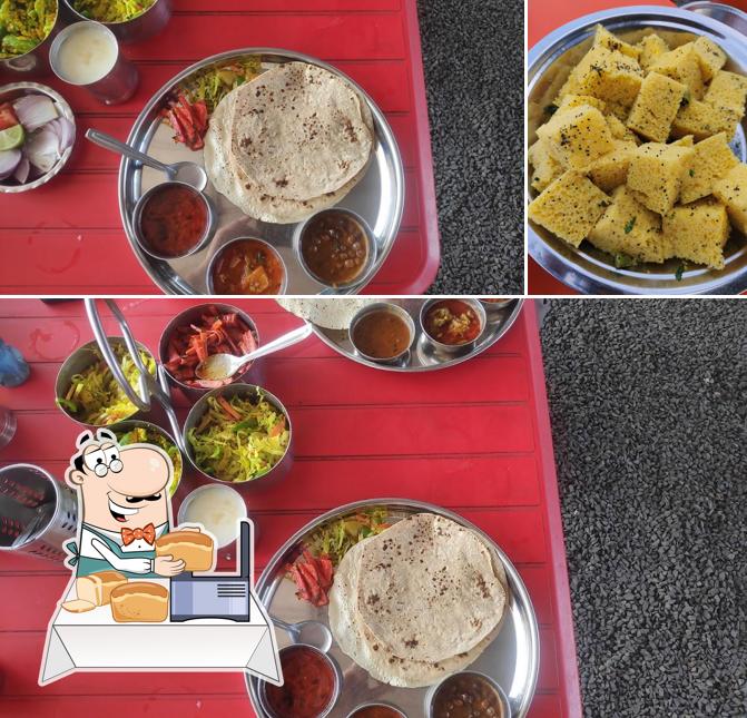 Garlic bread at 7 Seven Star Kathiyawadi Hotel & Restaurant