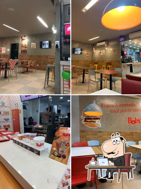 Sente em uma das mesas no Bob's Burger - Drive Paraíba