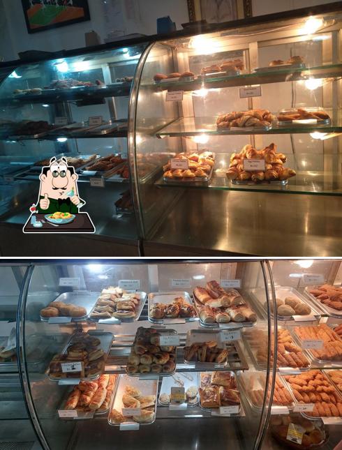 Food at Johnacin Hot Oven