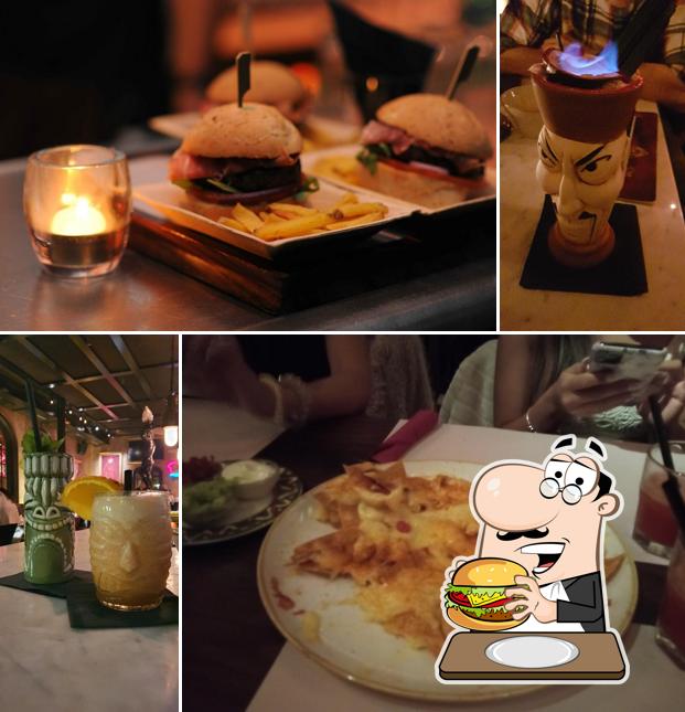 Hamburger al Blue Bar & Smokers Lounge