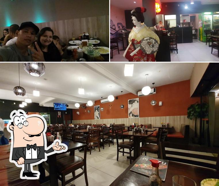 Sente em uma das mesas no Degust SUSHI