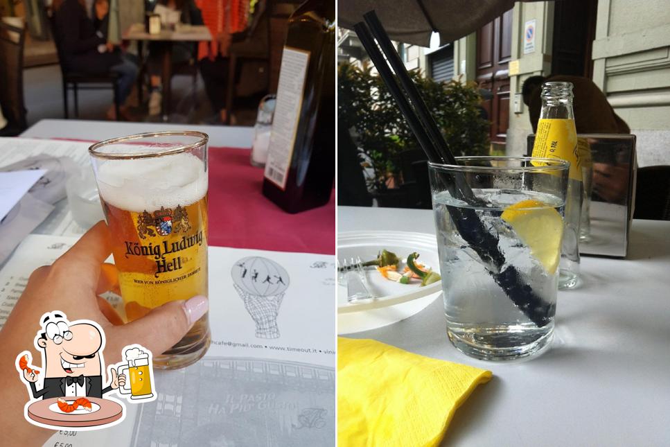 Puoi ordinare un rinfrescante bicchiere di birra chiara o scura