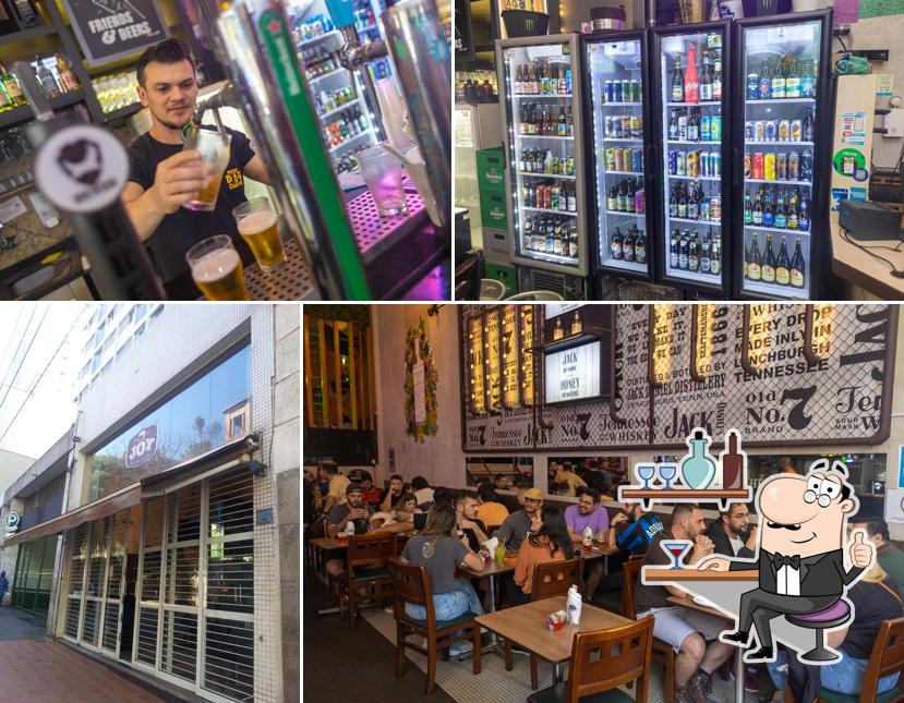 O interior do The Joy