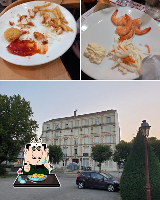 La nourriture et extérieur du restaurant