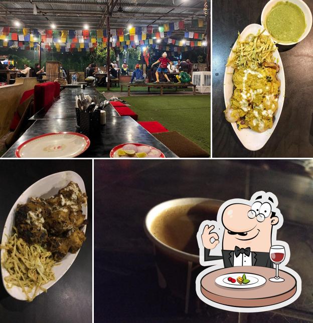 Food at Pind Lahori Yaaro Daa Pind