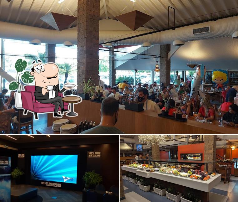 O interior do Churrascaria Rio Brasa