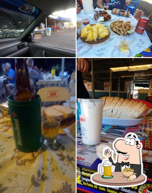 Porcada de Caputira serve uma opção de cervejas