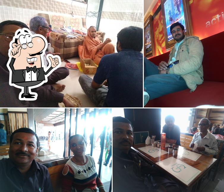 Adarsh hotel ( banquet & Room ) Best Hotel & Restaurant In Anand Family Restaurant Veg Restaurant AC Room & Banquet