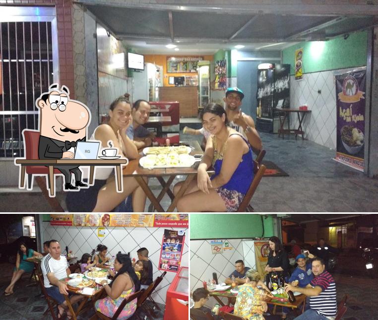 O interior do Cantinho das Esfihas