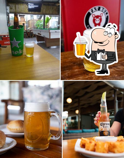 Desfrute de uma bebida no Praiô Sports Lounge