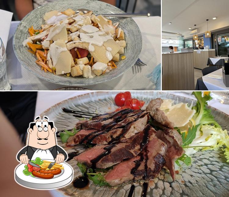 Guarda la immagine che raffigura la cibo e interni di Maria restaurant