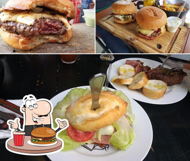 Delicie-se com um hambúrguer no La Borratxeria Parrilla