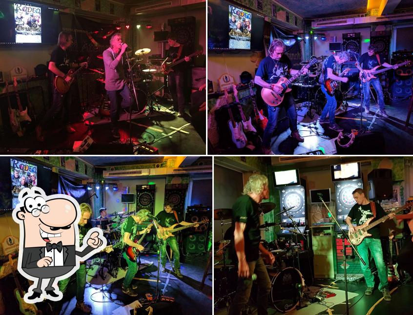 Siediti a un tavolo di Rodeo Bar & Pub