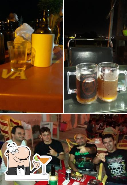 A bebida e interior do restaurante