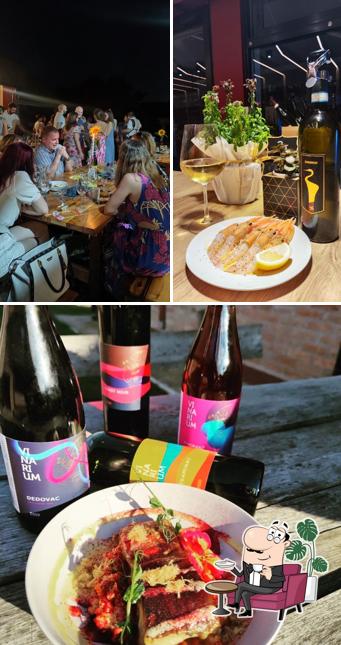 Gli interni di Vinarium Wine Bar