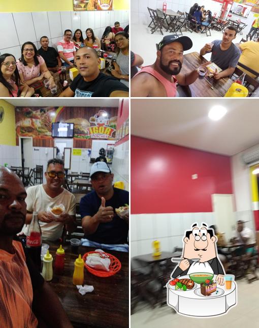 Look at the picture of Igor Lanches