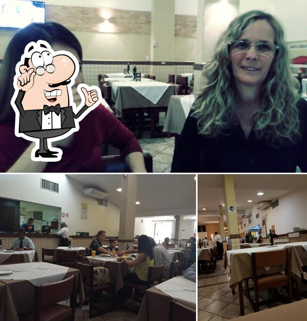 O interior do Scarolla Pizzaria