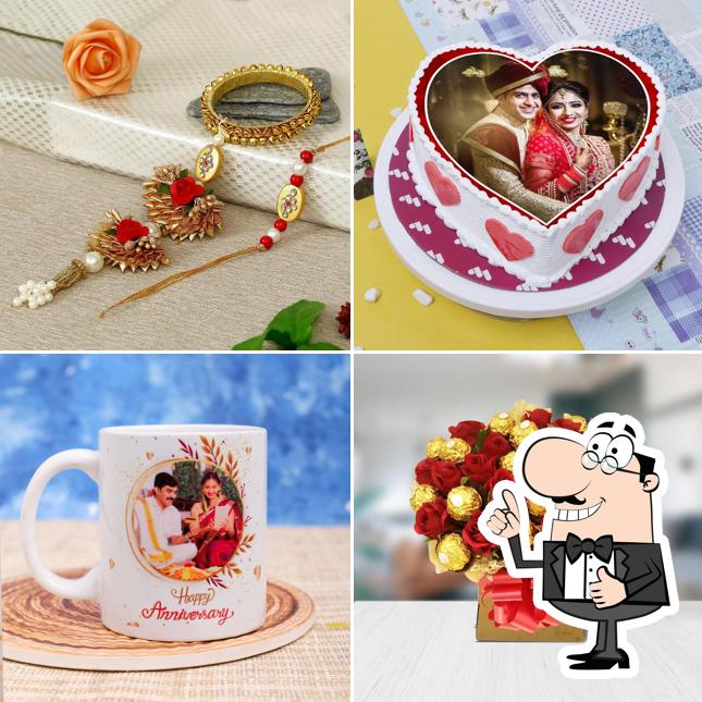 Look at the picture of Winni Cakes & More