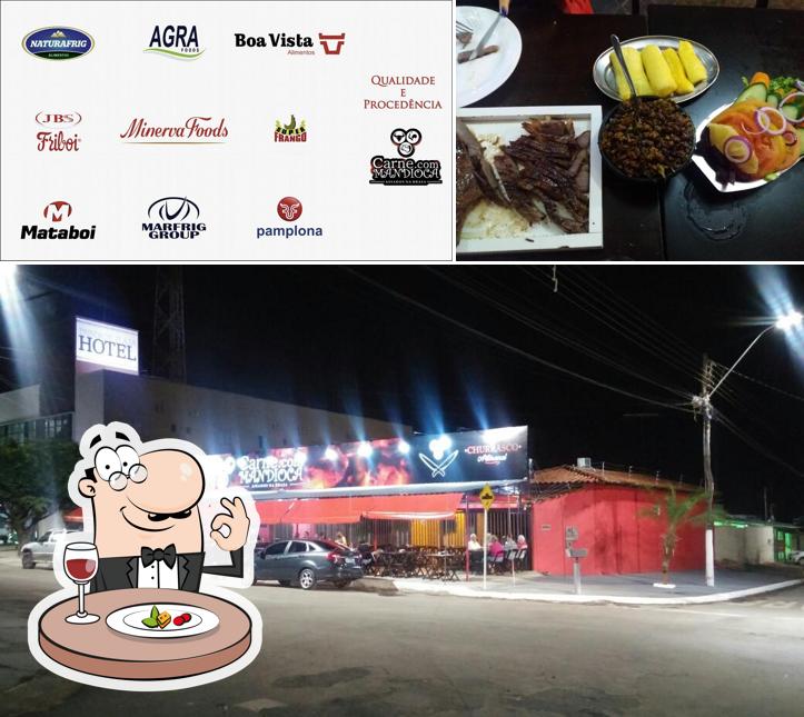 Comida em Carne com Mandioca