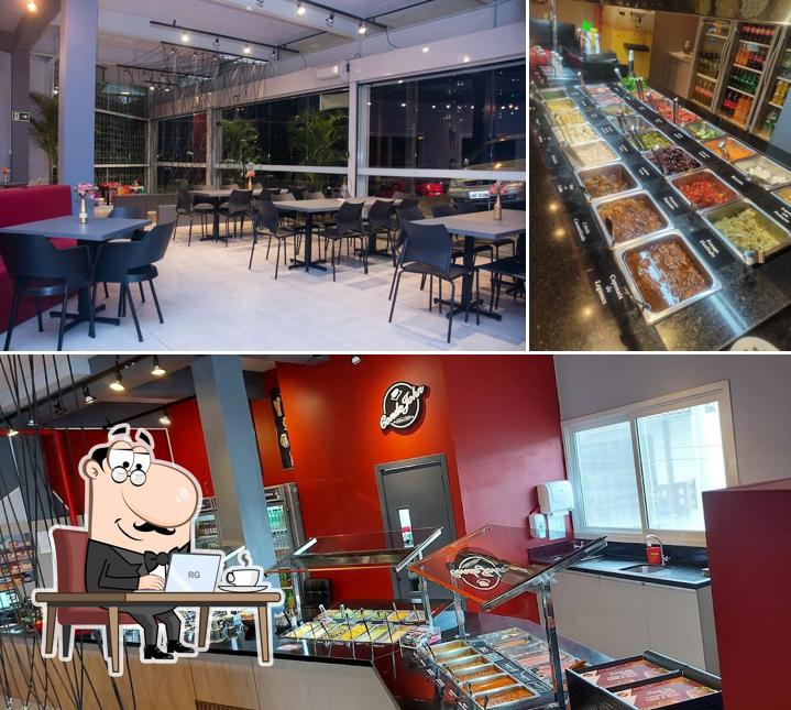 O interior do Conde John Sanduba e Hot Dog