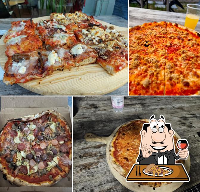 A Pizzeria Dal Baz, puoi provare una bella pizza