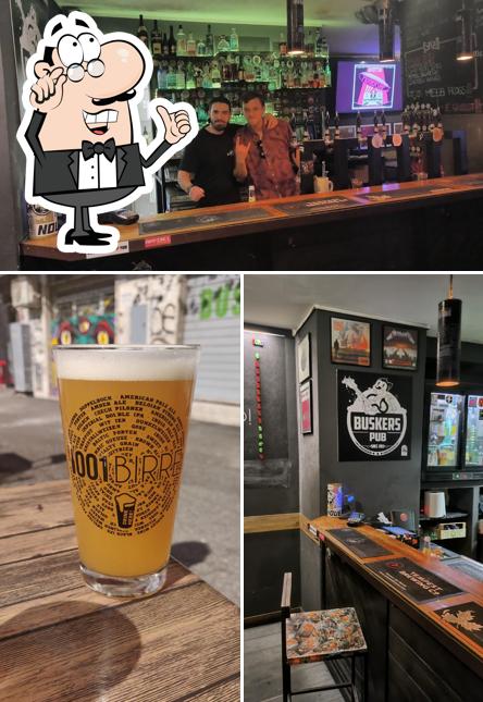 Siediti a un tavolo di Buskers