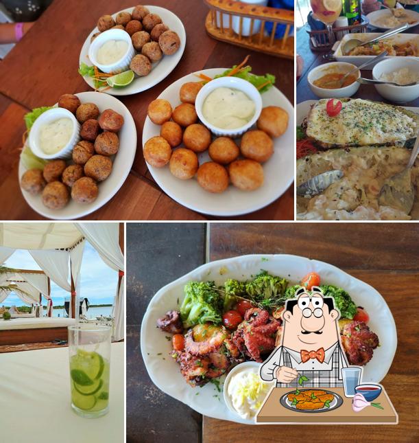 Asas de frango em Alchymist Beach Club